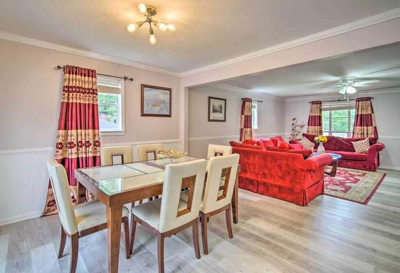 Picturesque Kennesaw Home W/ Private Backyard