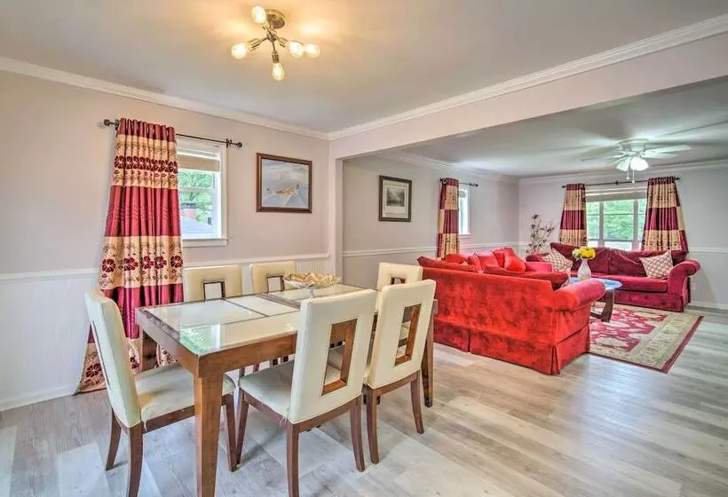 Picturesque Kennesaw Home W/ Private Backyard