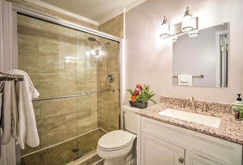 Picturesque Kennesaw Home W/ Private Backyard