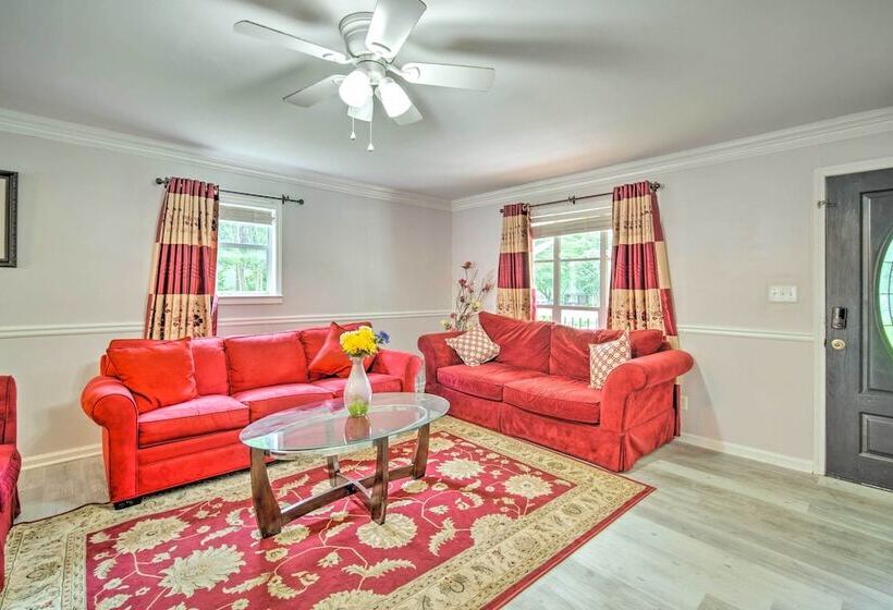 Picturesque Kennesaw Home W/ Private Backyard