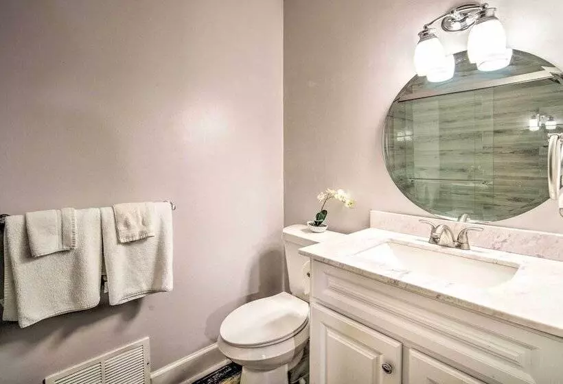 Picturesque Kennesaw Home W/ Private Backyard