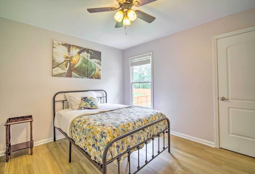 Picturesque Kennesaw Home W/ Private Backyard