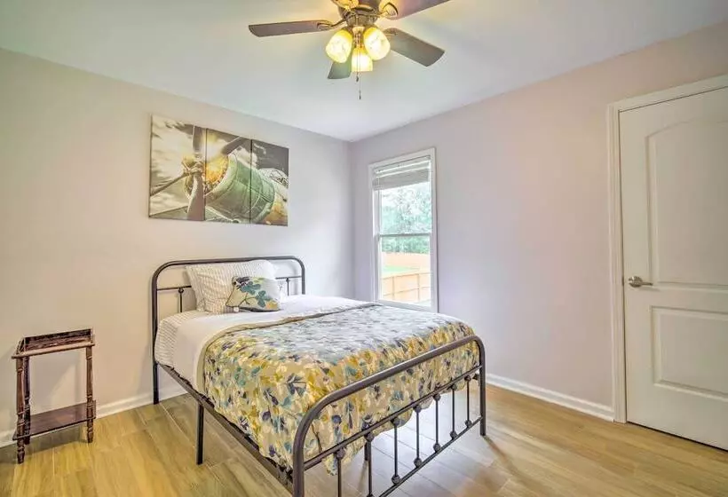 Picturesque Kennesaw Home W/ Private Backyard