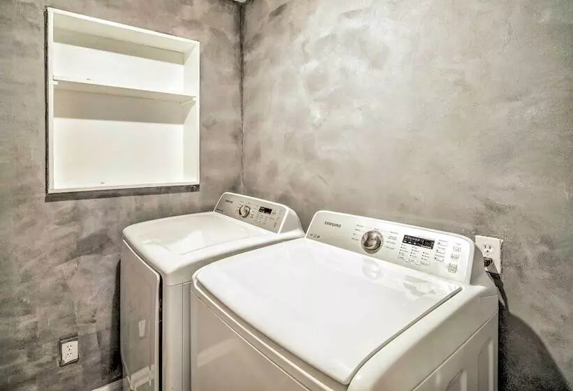 Picturesque Kennesaw Home W/ Private Backyard