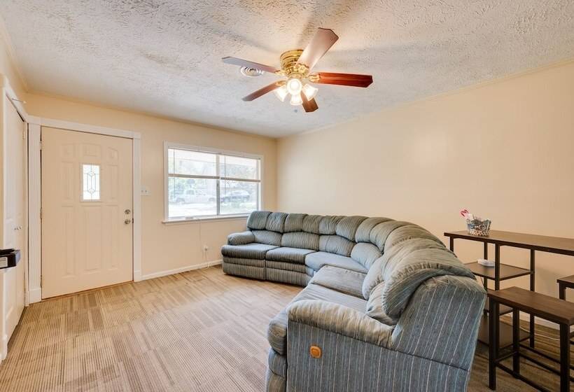 Quiet Columbus Home W/ Private Deck & Grill!