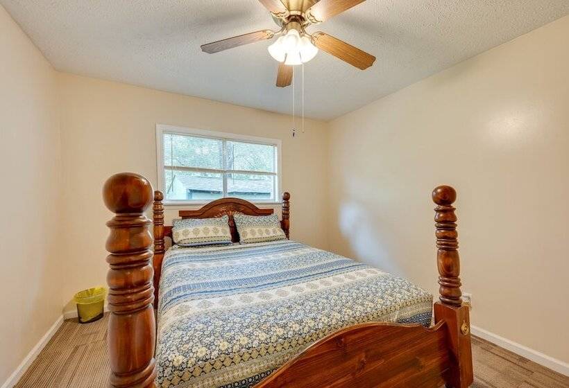 Quiet Columbus Home W/ Private Deck & Grill!