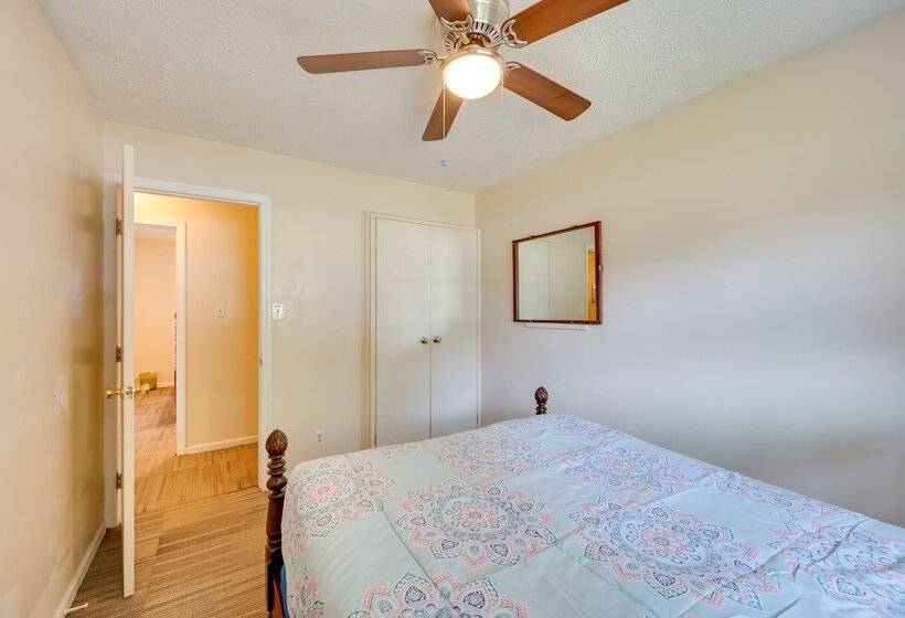 Quiet Columbus Home W/ Private Deck & Grill!