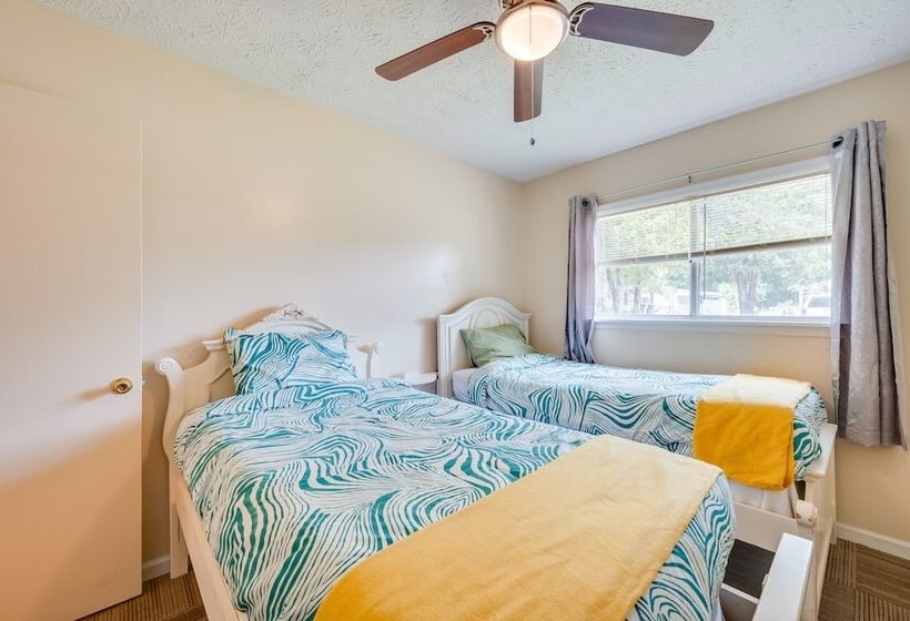 Quiet Columbus Home W/ Private Deck & Grill!