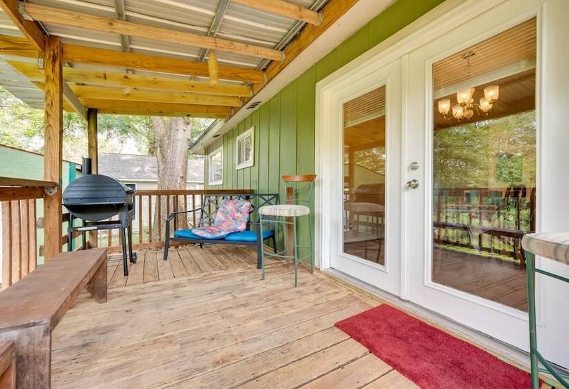 Quiet Columbus Home W/ Private Deck & Grill!