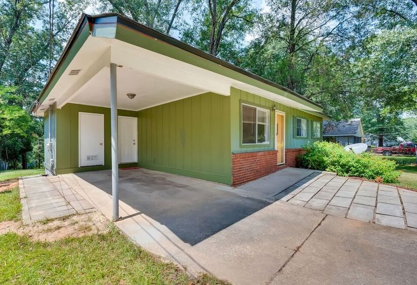 Quiet Columbus Home W/ Private Deck & Grill!