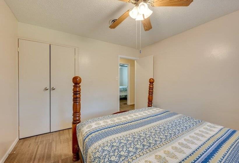 Quiet Columbus Home W/ Private Deck & Grill!