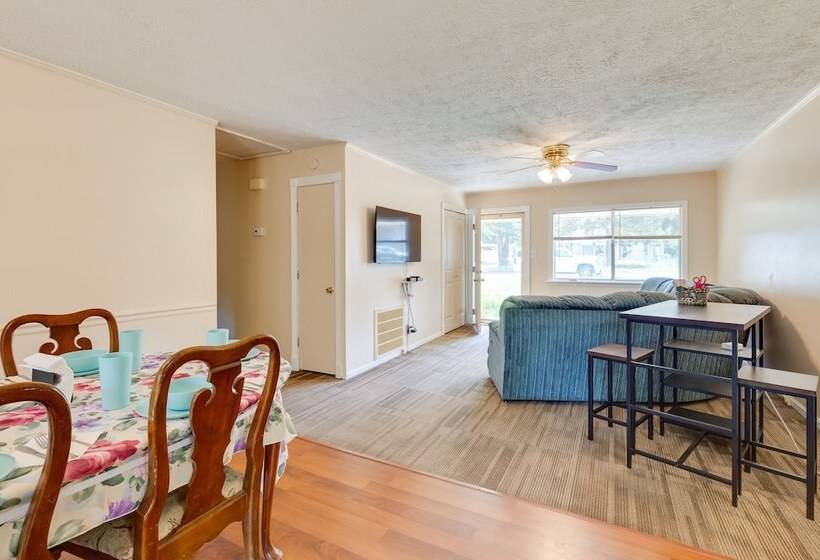 Quiet Columbus Home W/ Private Deck & Grill!