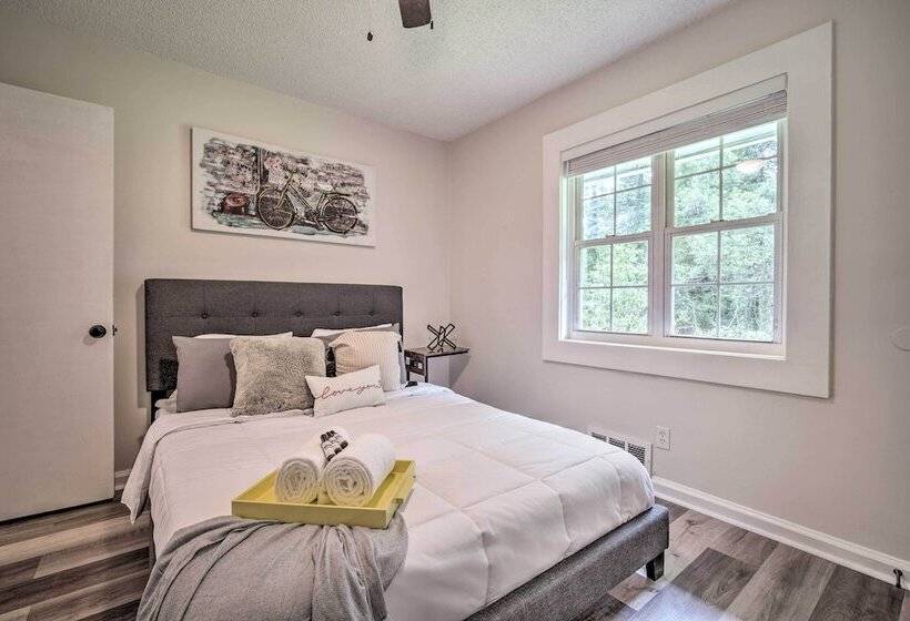 Renovated Family Home ~ 18 Mi To Dwtn Atlanta