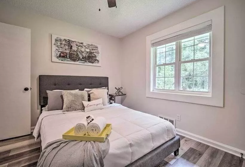 Renovated Family Home ~ 18 Mi To Dwtn Atlanta