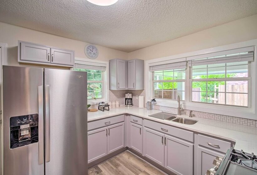 Renovated Family Home ~ 18 Mi To Dwtn Atlanta