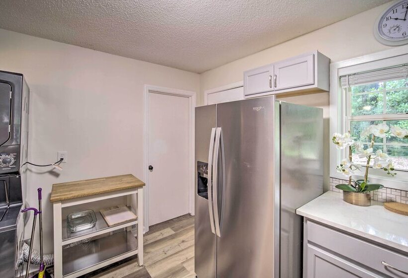 Renovated Family Home ~ 18 Mi To Dwtn Atlanta