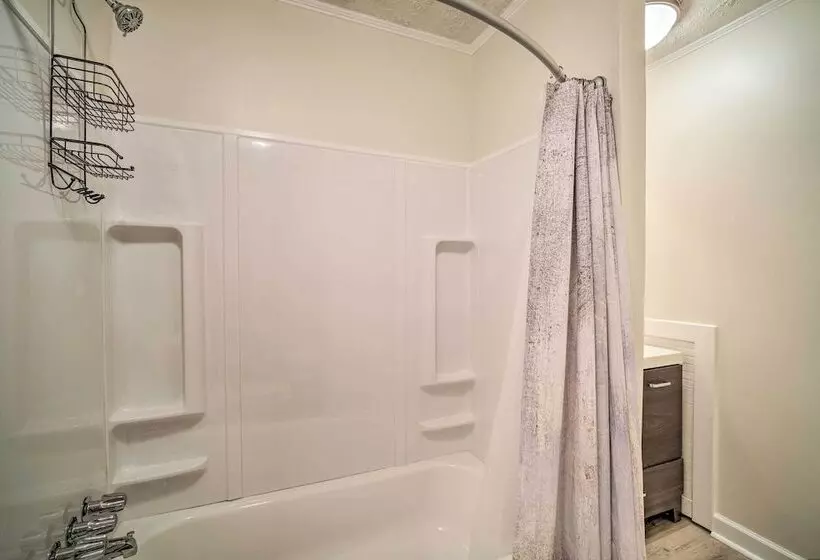 Renovated Family Home ~ 18 Mi To Dwtn Atlanta