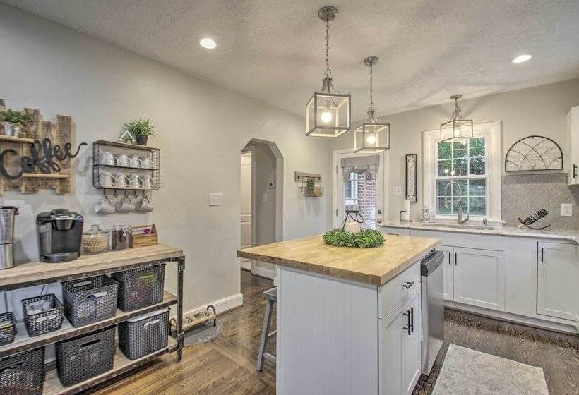 Renovated Lynchburg House ~ 2 Mi To Downtown!