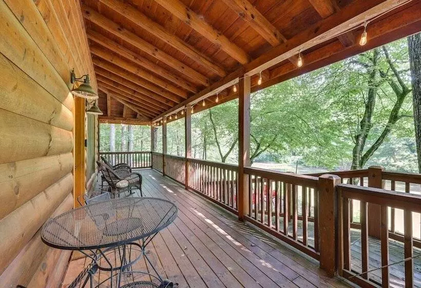 Riverfront Ellijay Cabin W/ Deck + Pool Access!