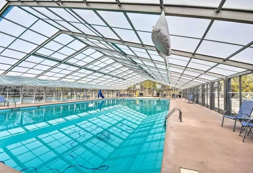 Riverfront Ellijay Cabin W/ Deck + Pool Access!