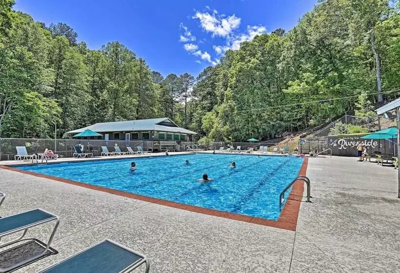 Riverfront Ellijay Cabin W/ Deck + Pool Access!
