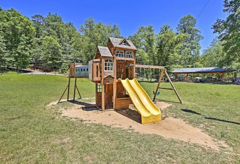 Riverfront Ellijay Cabin W/ Deck + Pool Access!