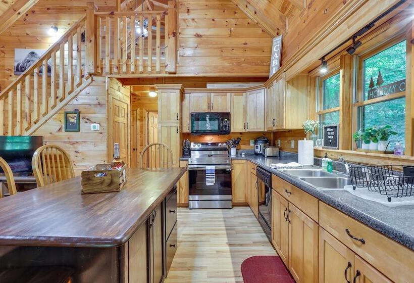 Riverfront Ellijay Cabin W/ Deck + Pool Access!