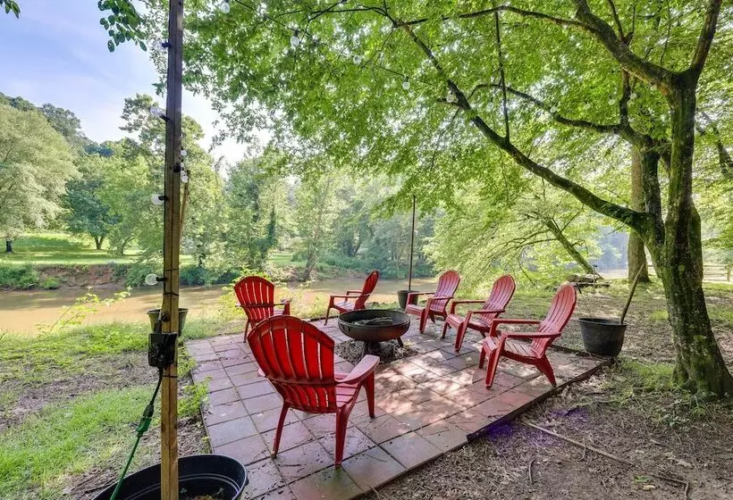 Riverfront Ellijay Cabin W/ Deck + Pool Access!