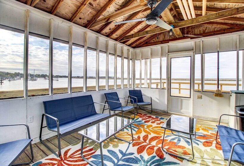 Riverfront Richmond Hill Home W/ Private Pool