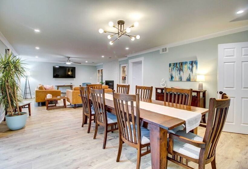 Riverfront Richmond Hill Home W/ Private Pool