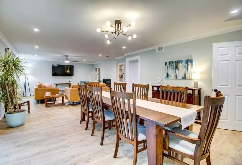 Riverfront Richmond Hill Home W/ Private Pool