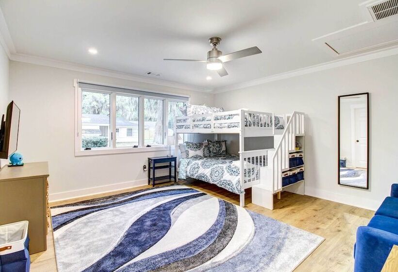 Riverfront Richmond Hill Home W/ Private Pool