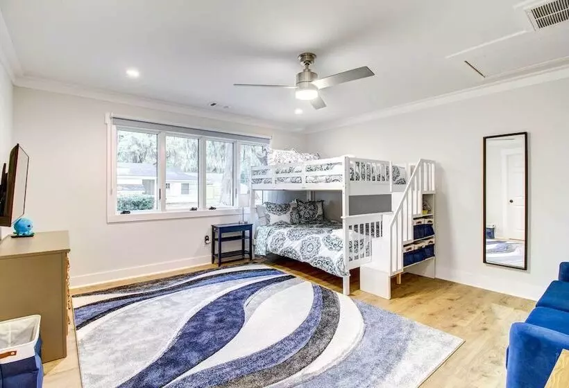 Riverfront Richmond Hill Home W/ Private Pool