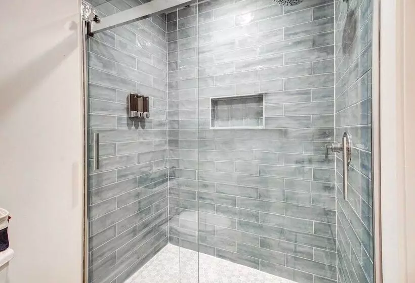 Riverfront Richmond Hill Home W/ Private Pool