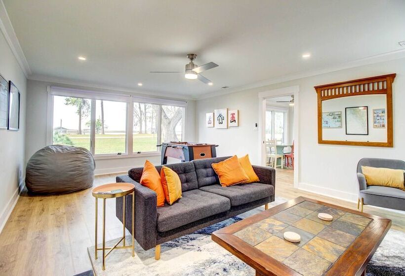 Riverfront Richmond Hill Home W/ Private Pool