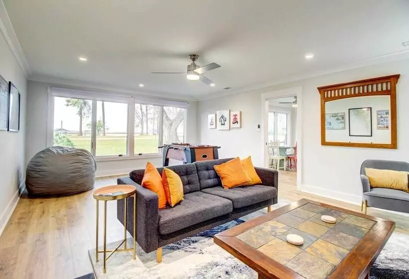 Riverfront Richmond Hill Home W/ Private Pool
