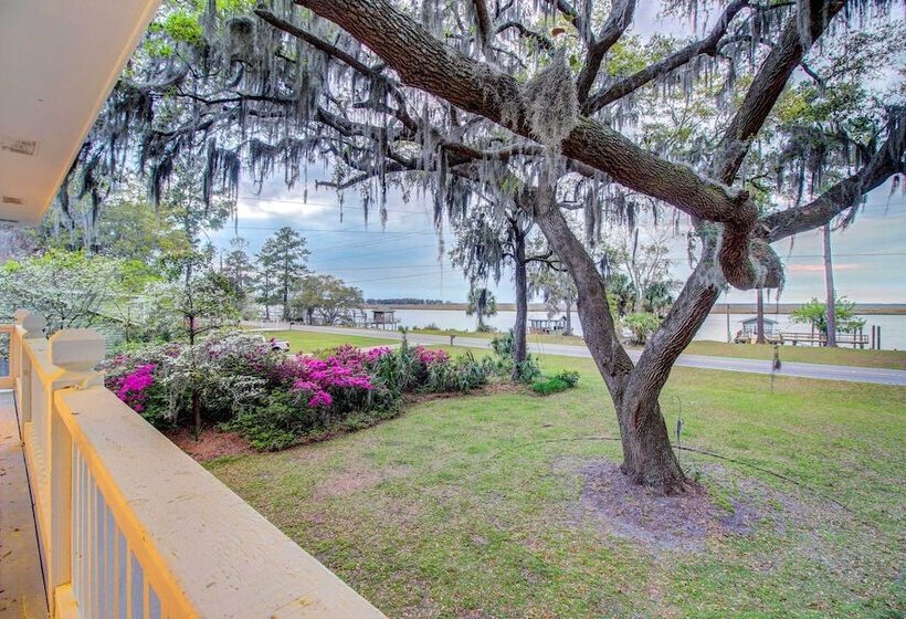 Riverfront Richmond Hill Home W/ Private Pool