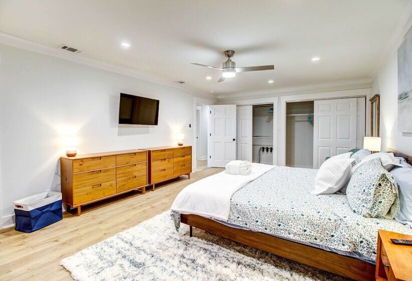 Riverfront Richmond Hill Home W/ Private Pool