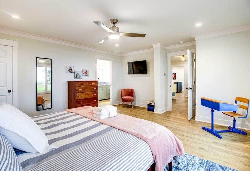 Riverfront Richmond Hill Home W/ Private Pool