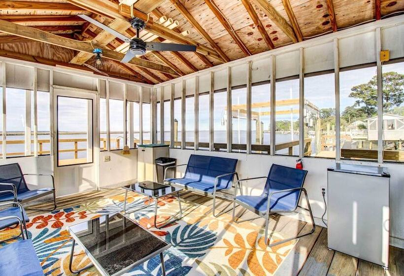 Riverfront Richmond Hill Home W/ Private Pool