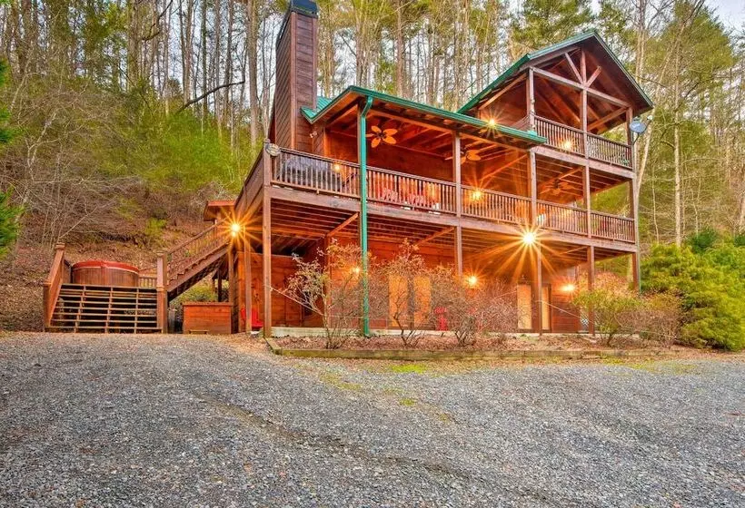 Riverside Ellijay Cabin W/ Hot Tub & Game Room