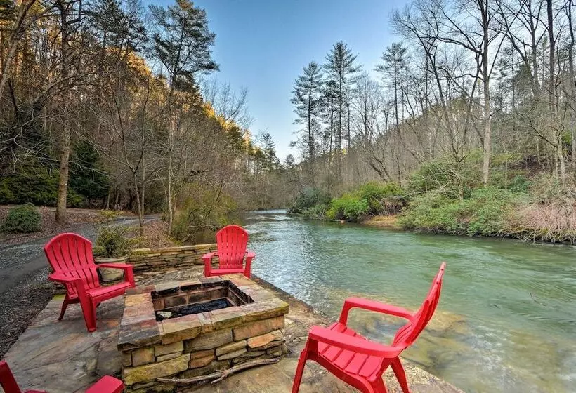 Riverside Ellijay Cabin W/ Hot Tub & Game Room