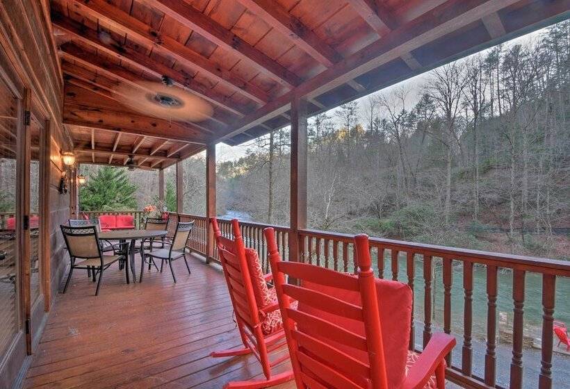 Riverside Ellijay Cabin W/ Hot Tub & Game Room