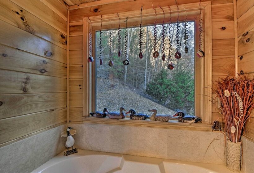 Riverside Ellijay Cabin W/ Hot Tub & Game Room