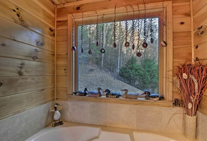 Riverside Ellijay Cabin W/ Hot Tub & Game Room