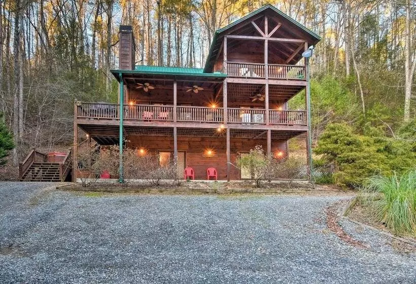 Riverside Ellijay Cabin W/ Hot Tub & Game Room