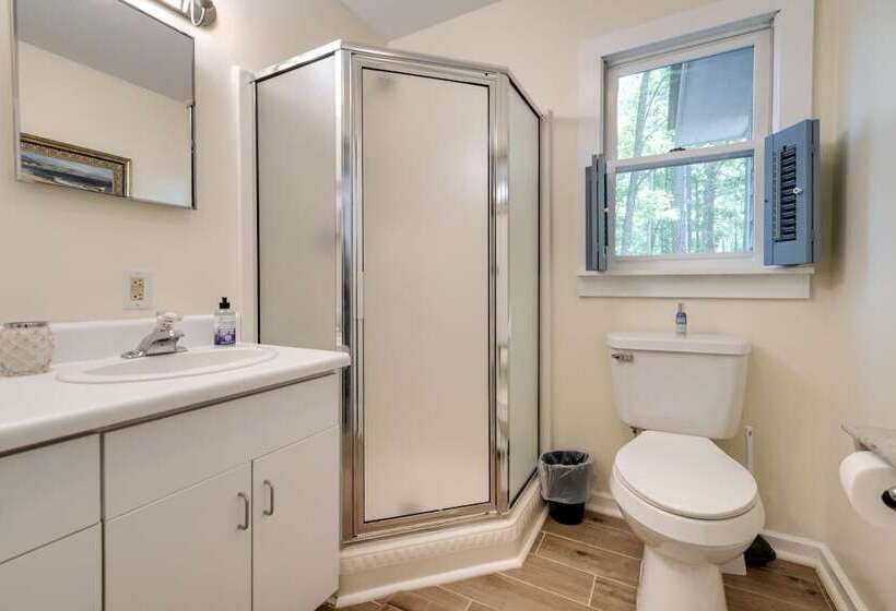 Secluded Hamilton Cabin Retreat W/ Private Lake!