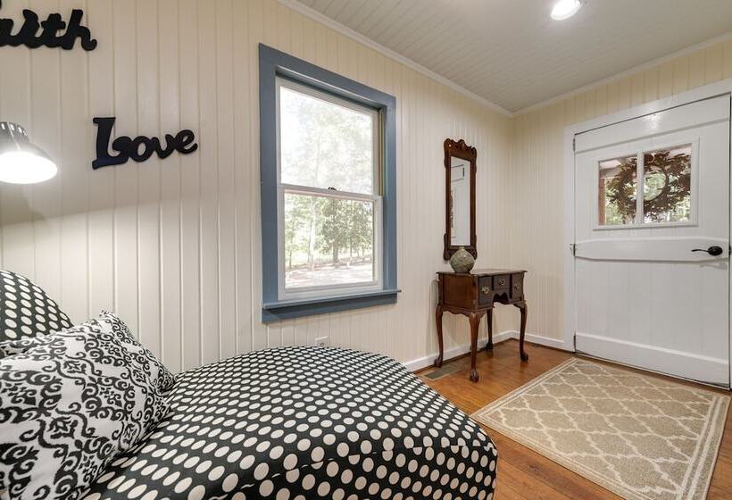 Secluded Hamilton Cabin Retreat W/ Private Lake!