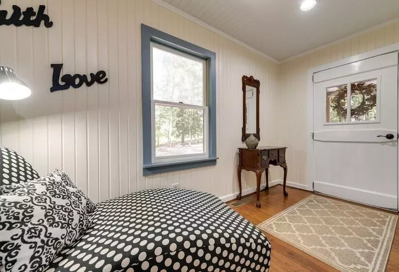 Secluded Hamilton Cabin Retreat W/ Private Lake!