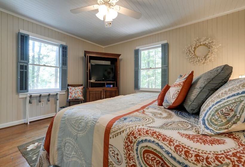 Secluded Hamilton Cabin Retreat W/ Private Lake!